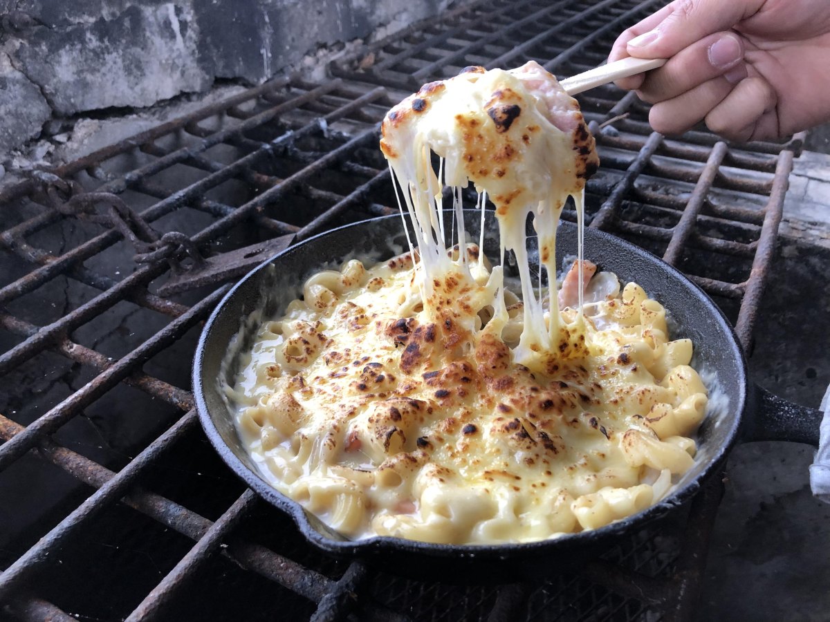 Campfire mac and cheese skillet