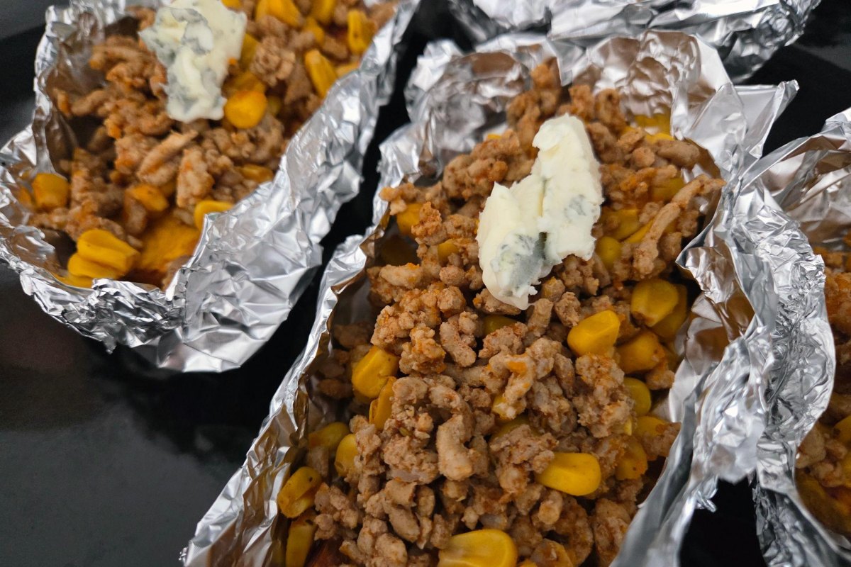 Cheesy beef corn foil packet meal