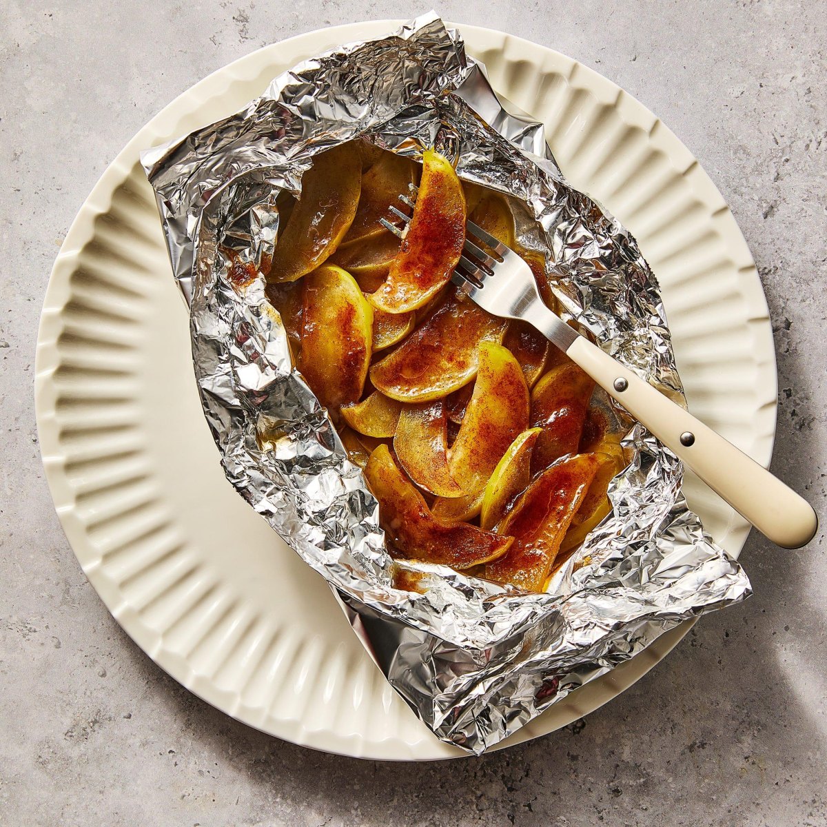 Cinnamon apple foil packet dessert