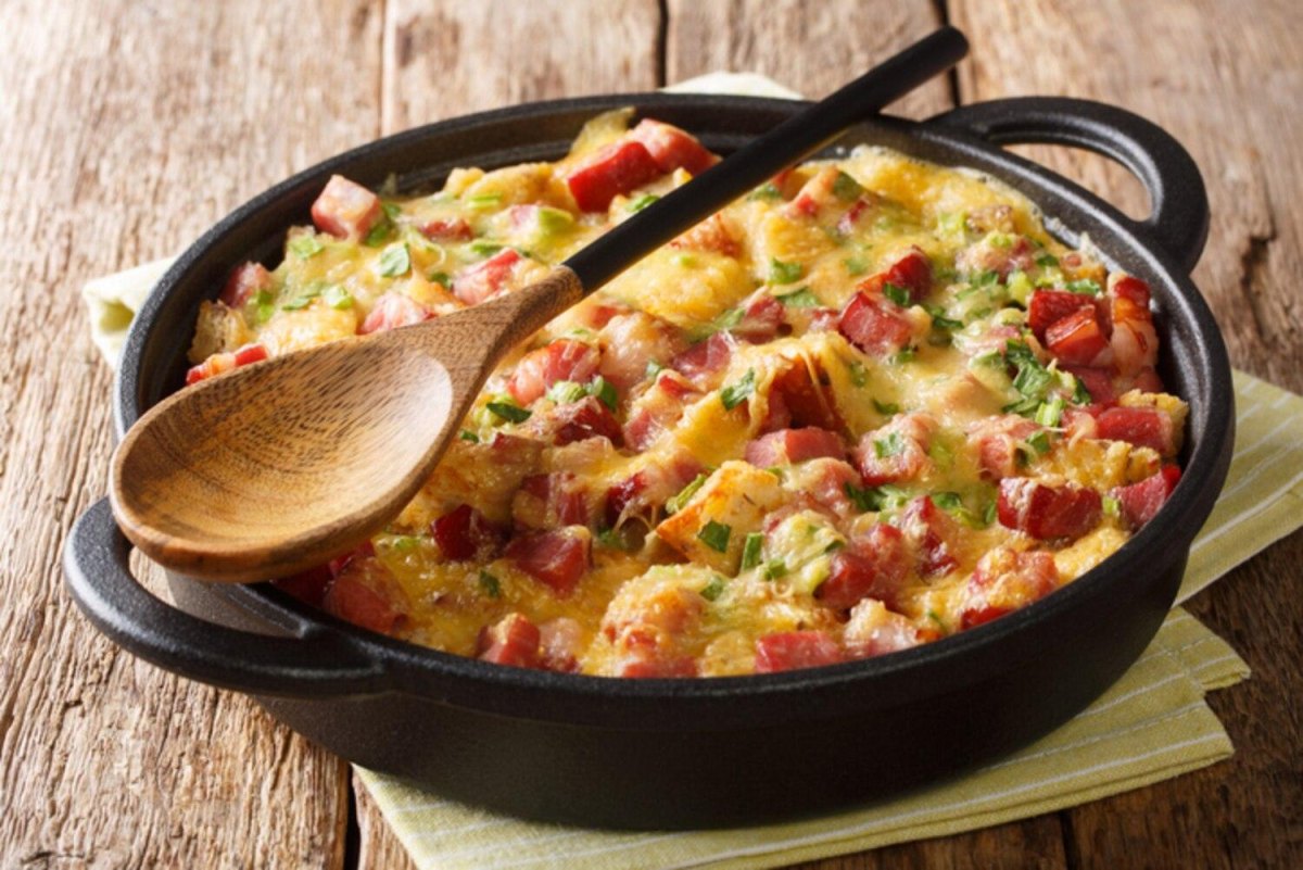 Breakfast casserole Dutch oven