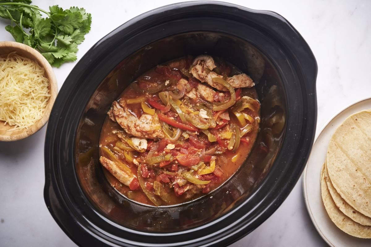 Slow cooker chicken fajitas with peppers