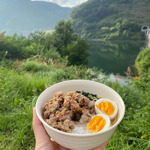 Camping rice bowl meal