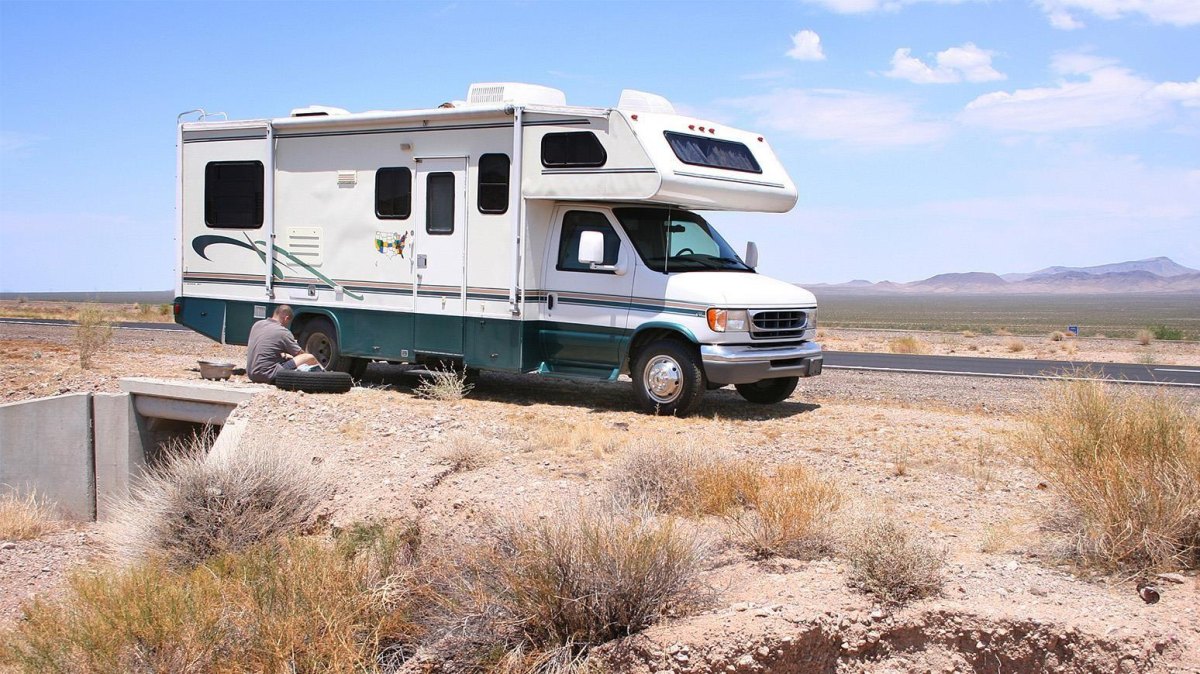 Disabled motorhome receiving roadside repair assistance