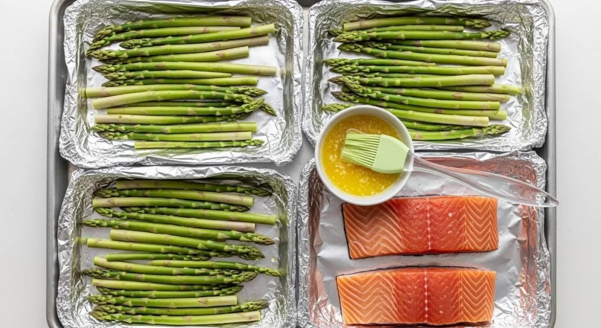 Garlic butter salmon foil preparation