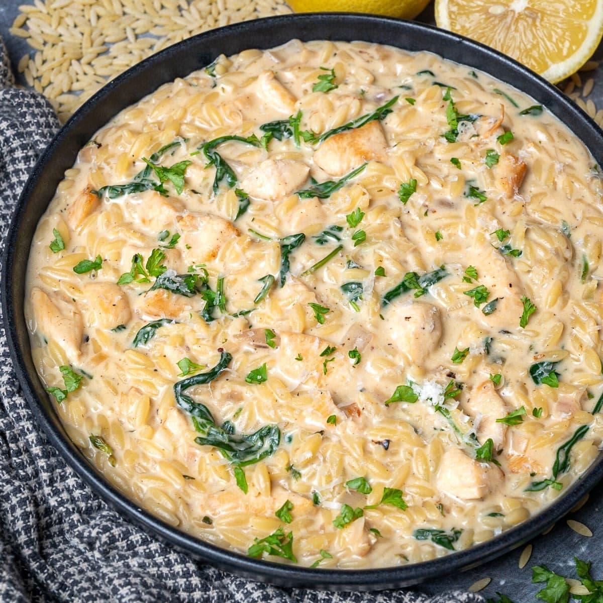 Creamy orzo with spinach and chicken