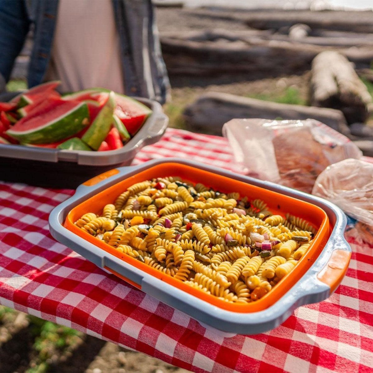 Camping pasta salad container